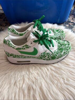 Nike women’s air max 1